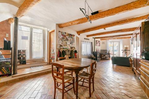 Maison de village en pierres, entre authenticité et douceur provençale