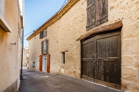 Maison de village en pierres, entre authenticité et douceur provençale