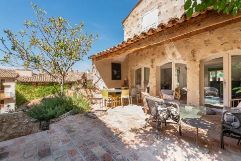 L&rsquo;Art de Vivre au Coeur du Village : Ensemble Unique à Moustiers-Sainte-Marie
