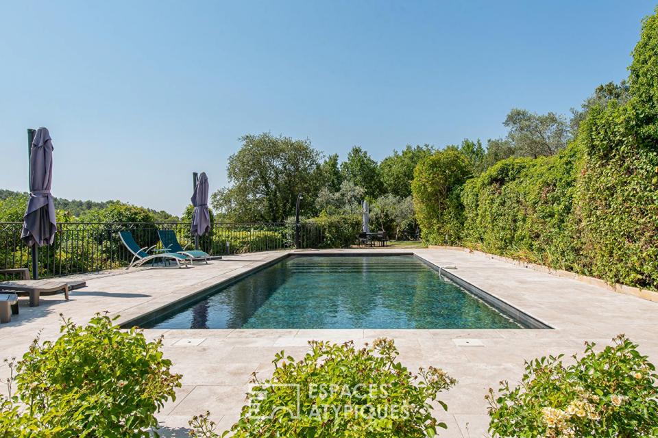 Un art de vivre provençal entre oliveraie, piscine et maison d'amis
