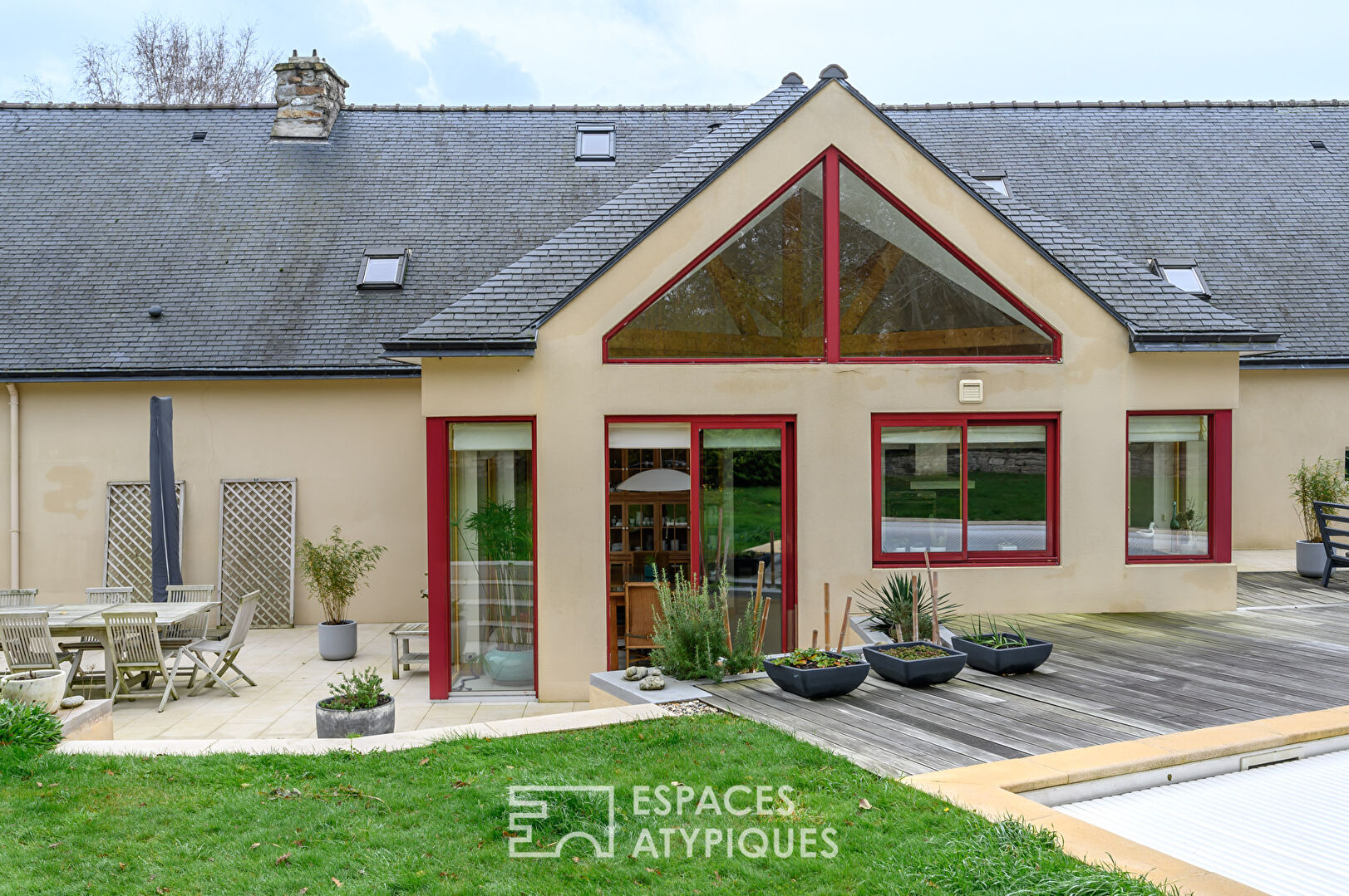 Longère de charme rénovée avec piscine