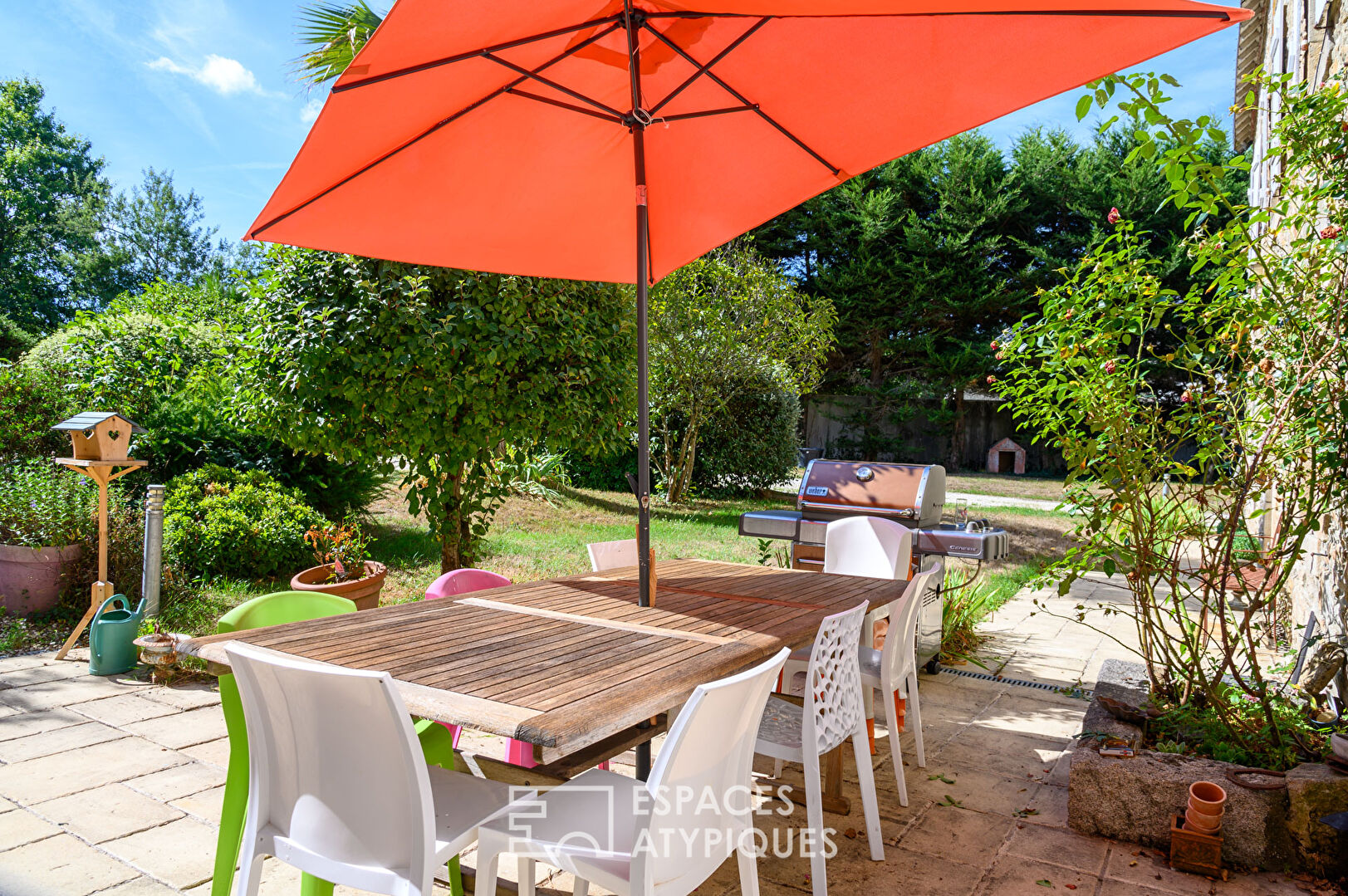 Demeure familiale de charme sur un grand jardin arboré avec piscine