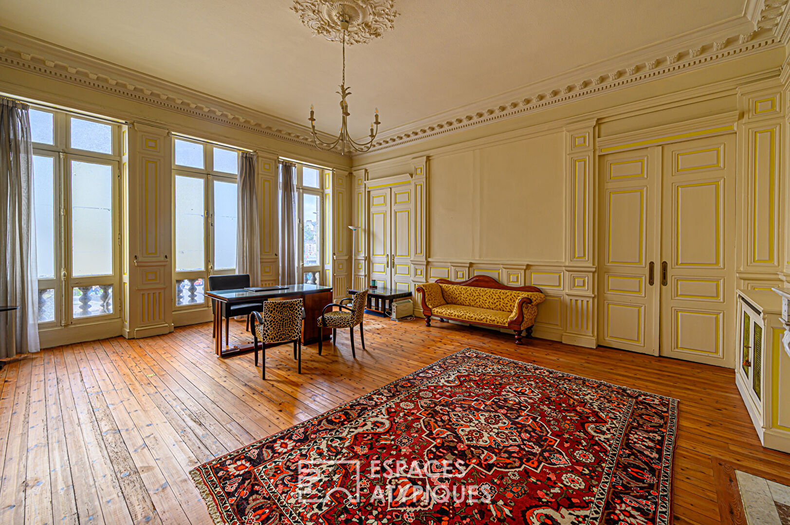 Elegant bourgeois apartment in the heart of Vannes