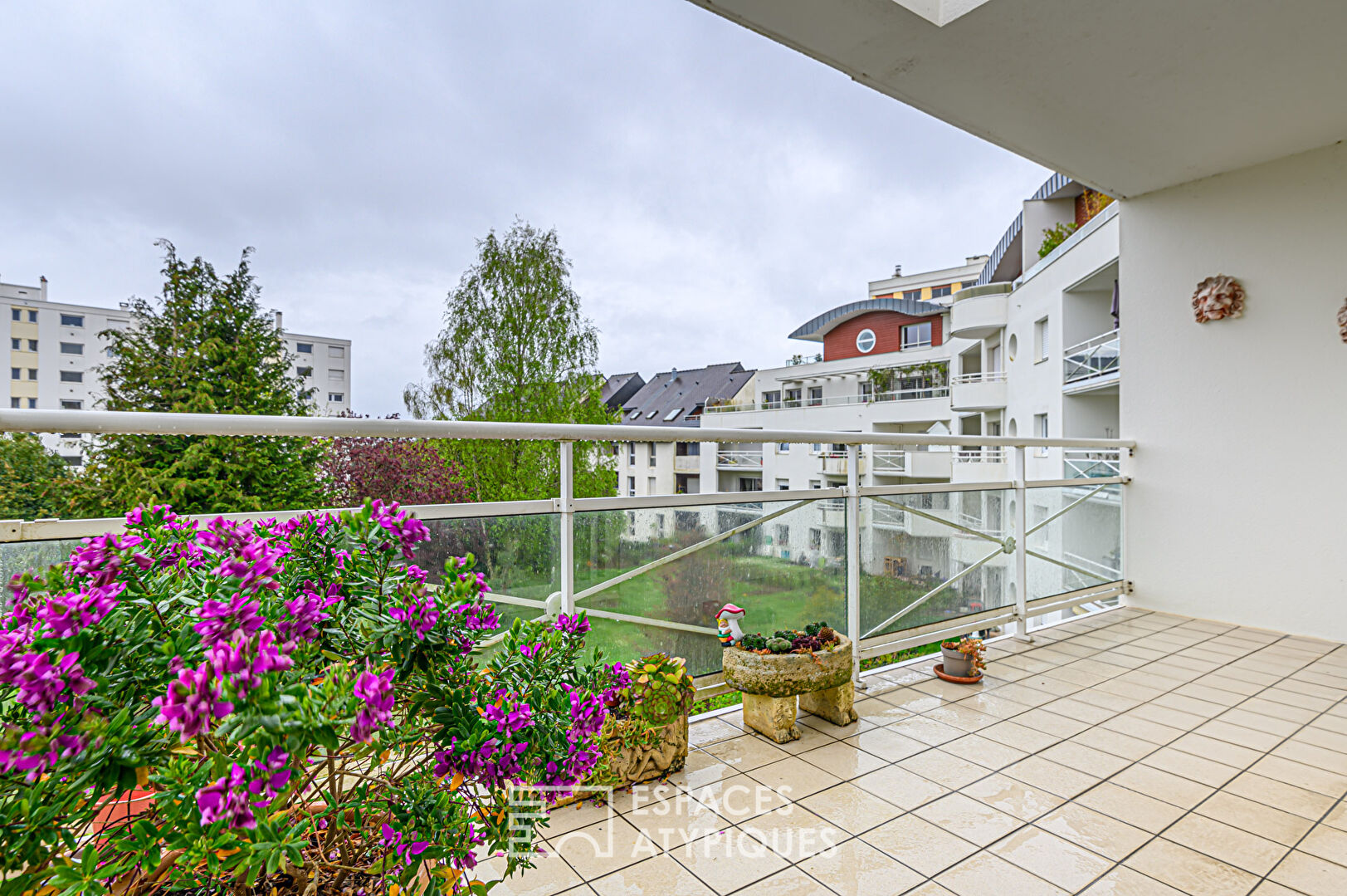 Beautiful luxury apartment with terrace in the city center of Vannes