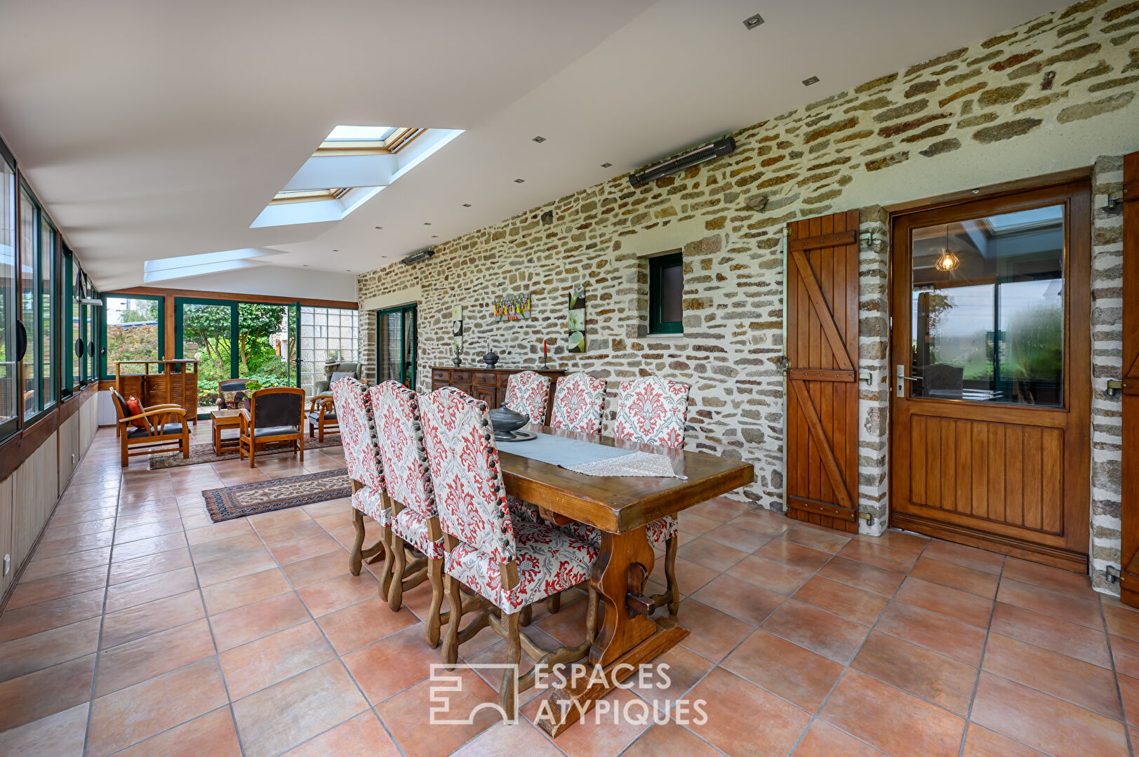 Charming spacious farmhouse in the heart of the village