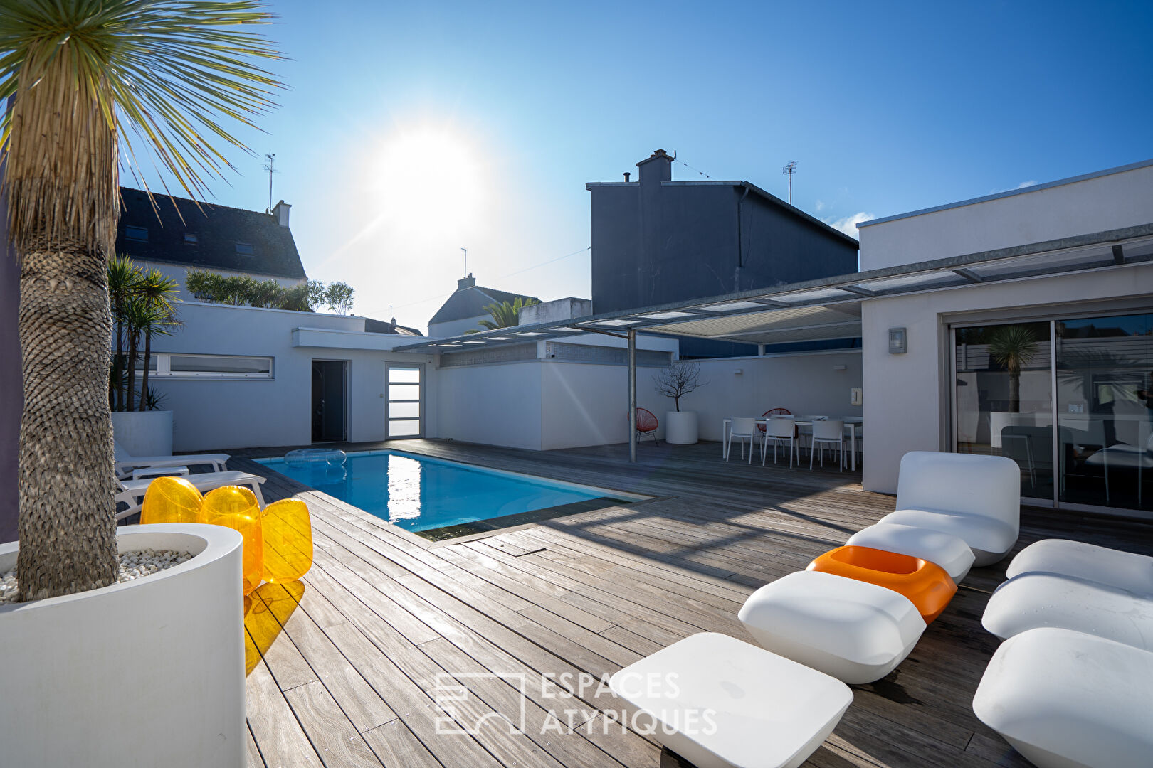Exceptional architect-designed house with swimming pool