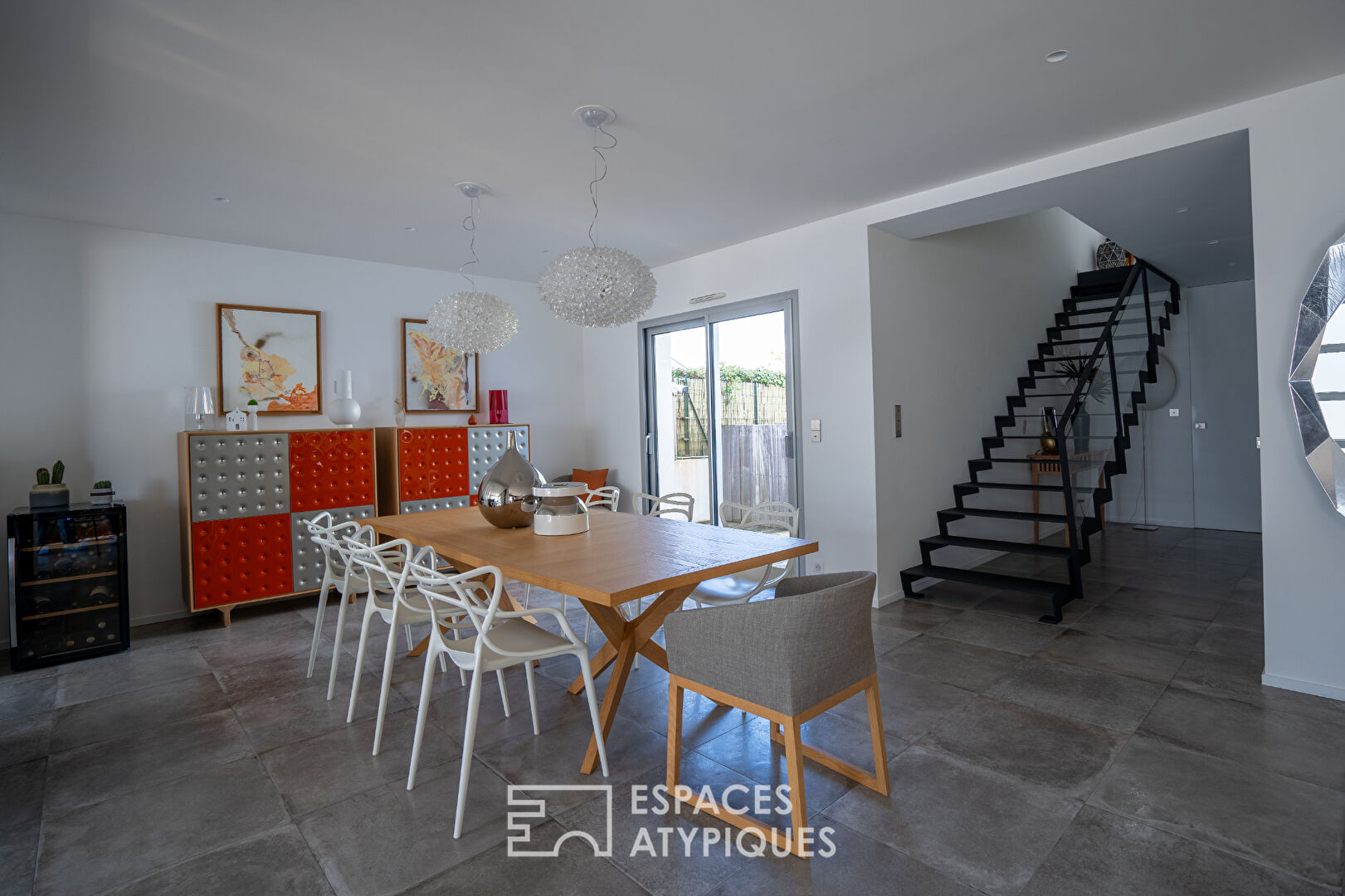 Exceptional architect-designed house with swimming pool