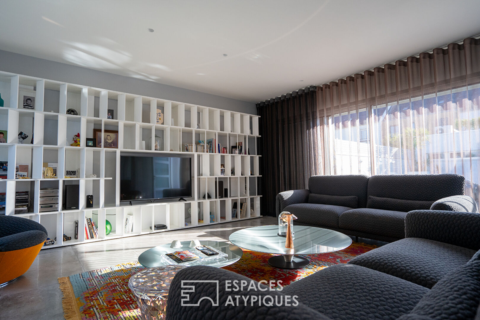 Exceptional architect-designed house with swimming pool