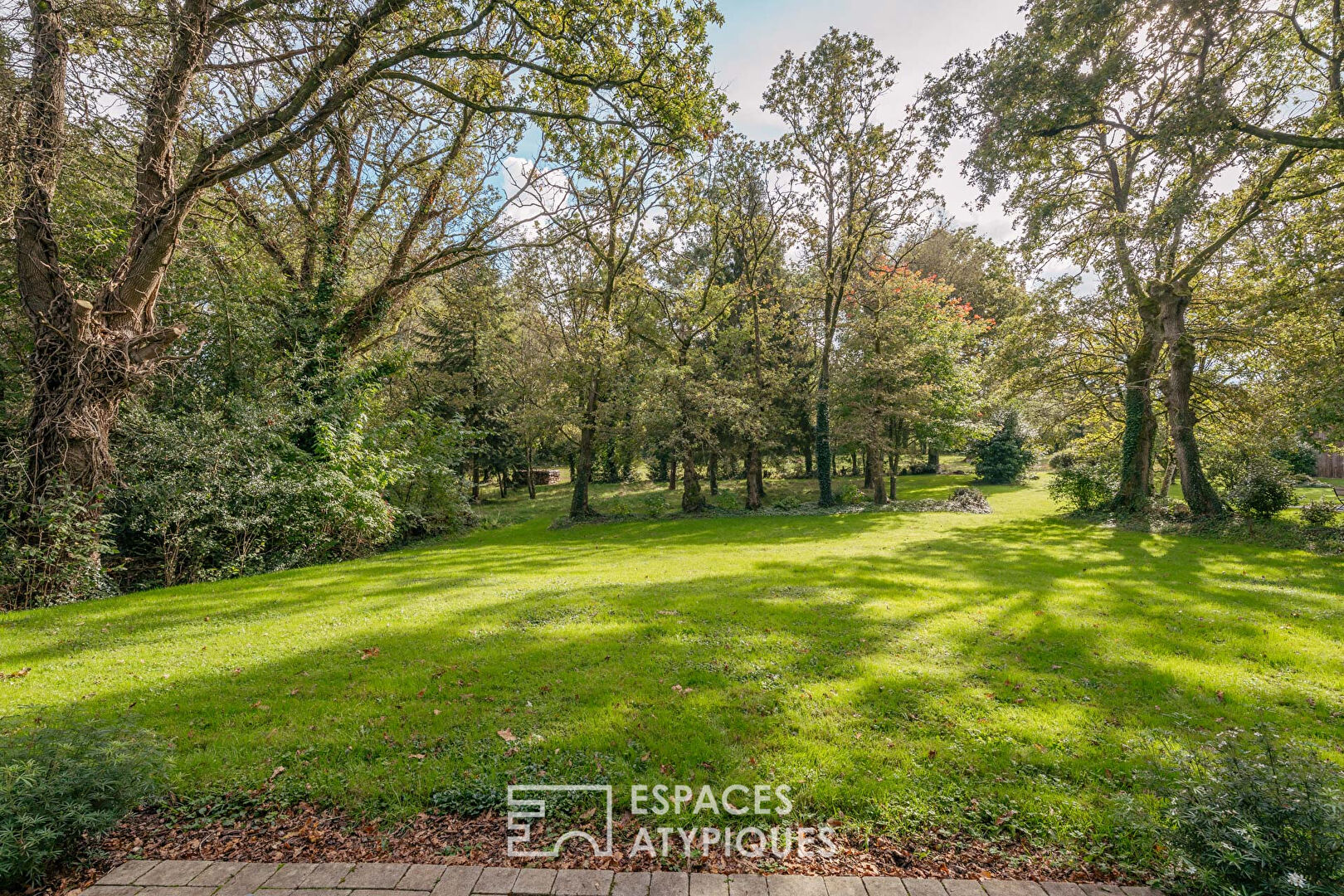Set of two houses in its wooded park