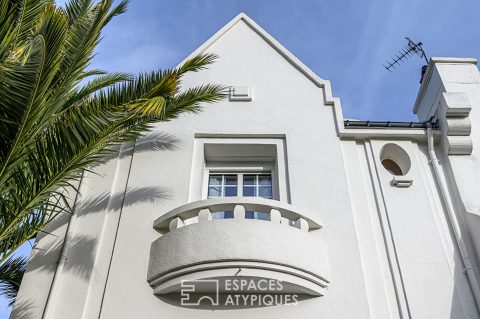 Art Deco house in the heart of a small, popular and authentic port