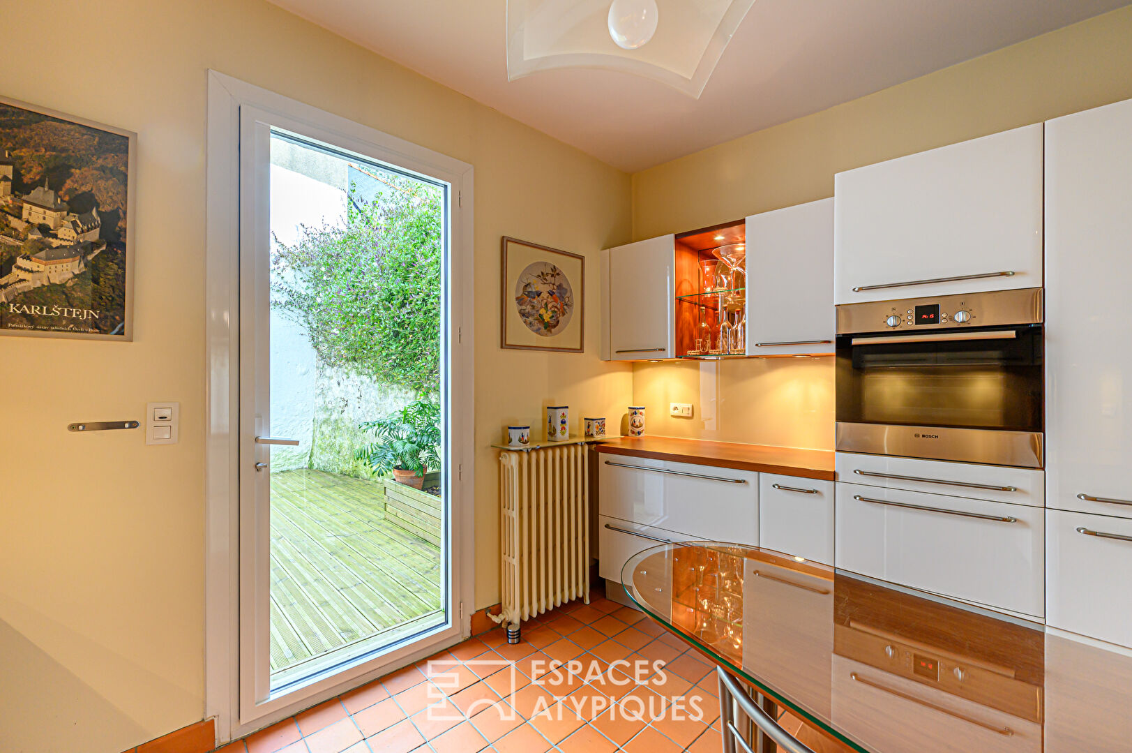 Art Deco house in the heart of a small, popular and authentic port