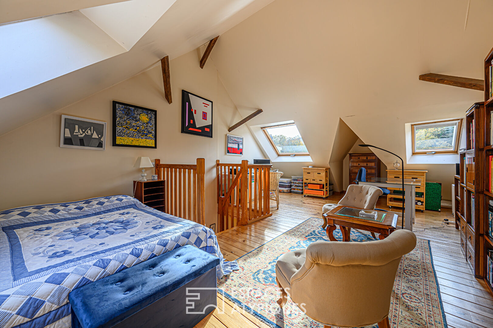 Art Deco house in the heart of a small, popular and authentic port