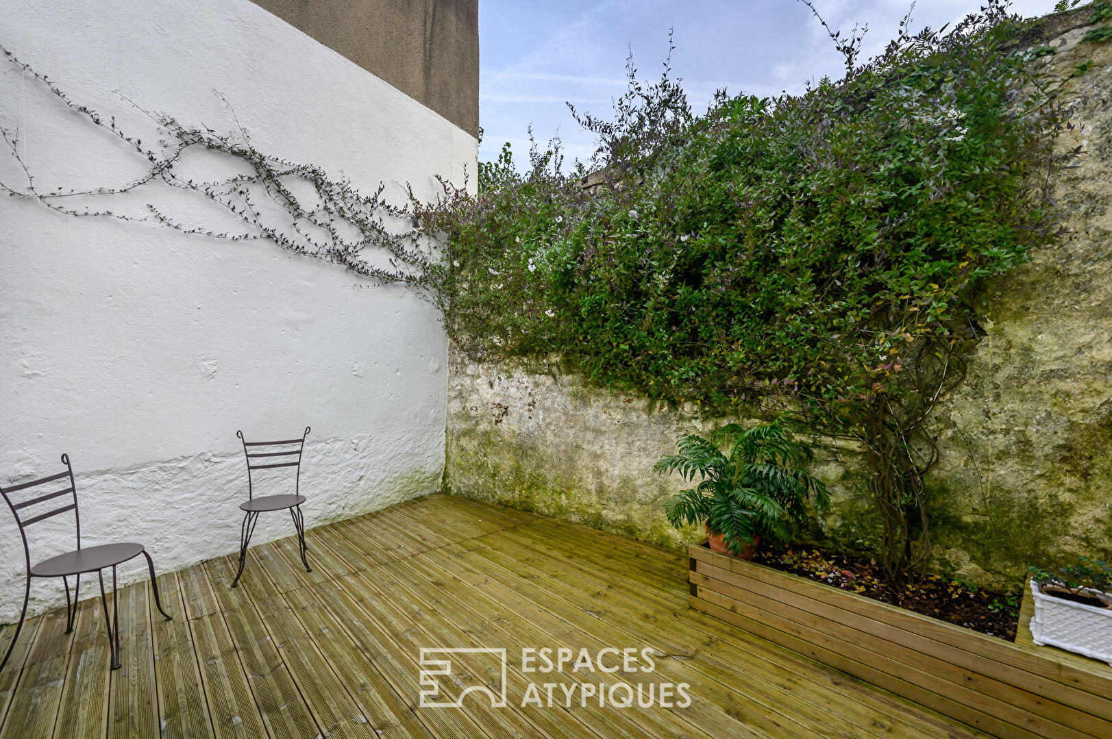 Art Deco house in the heart of a small, popular and authentic port