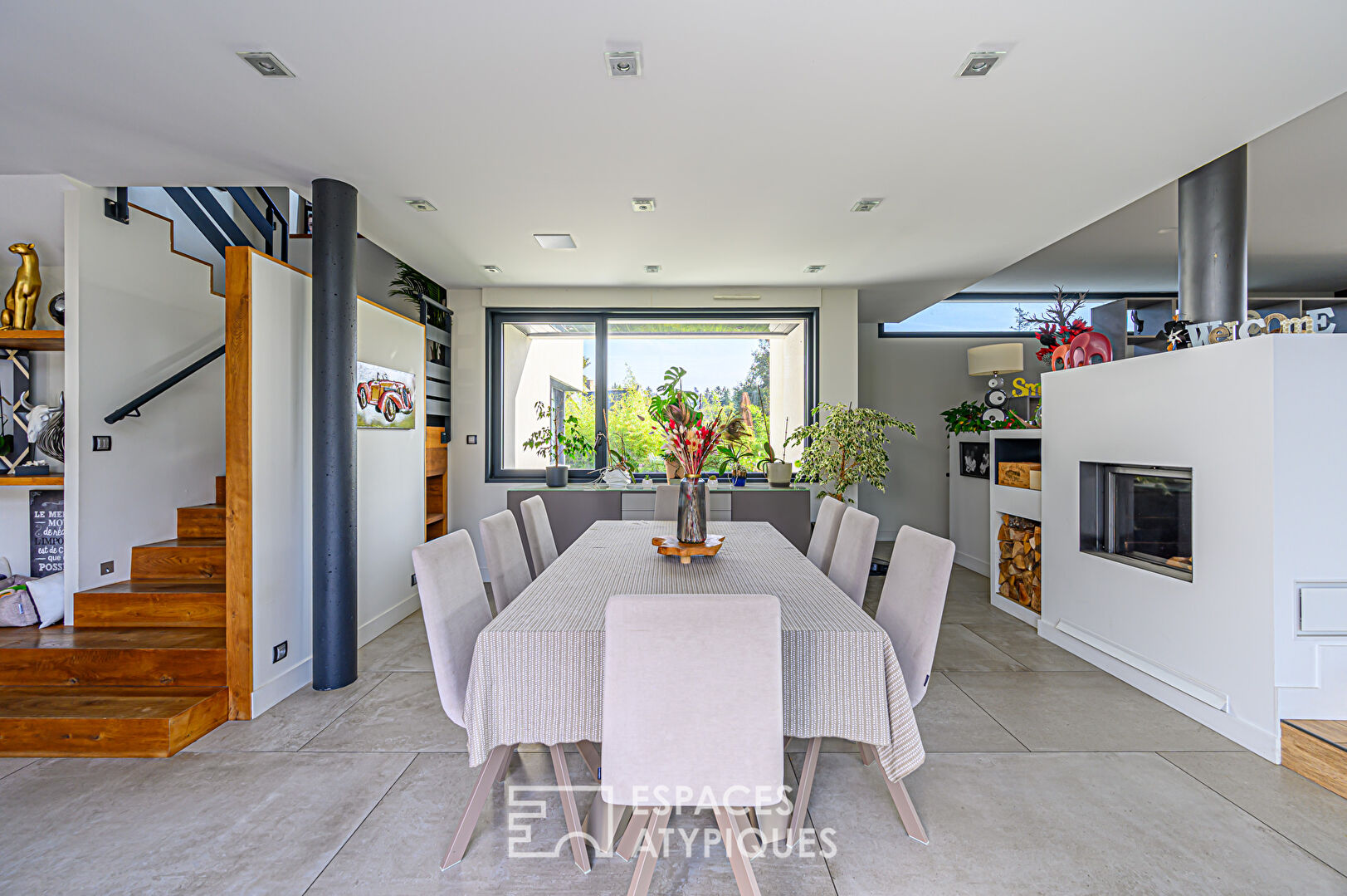 Architect-designed house with high-end services