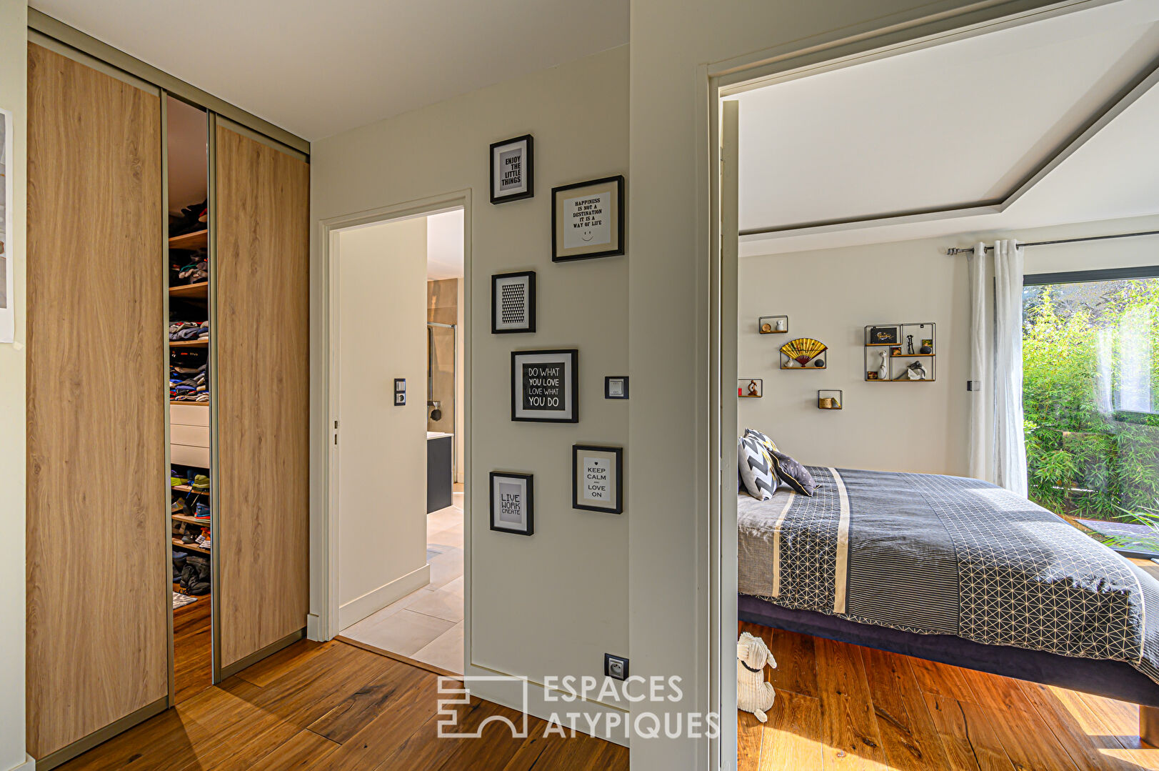 Architect-designed house with high-end services