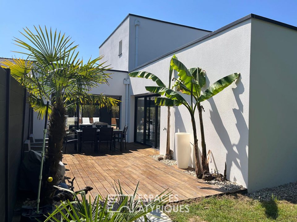 Maison contemporaine avec piscine intérieure et prestations haut de gamme à Vannes