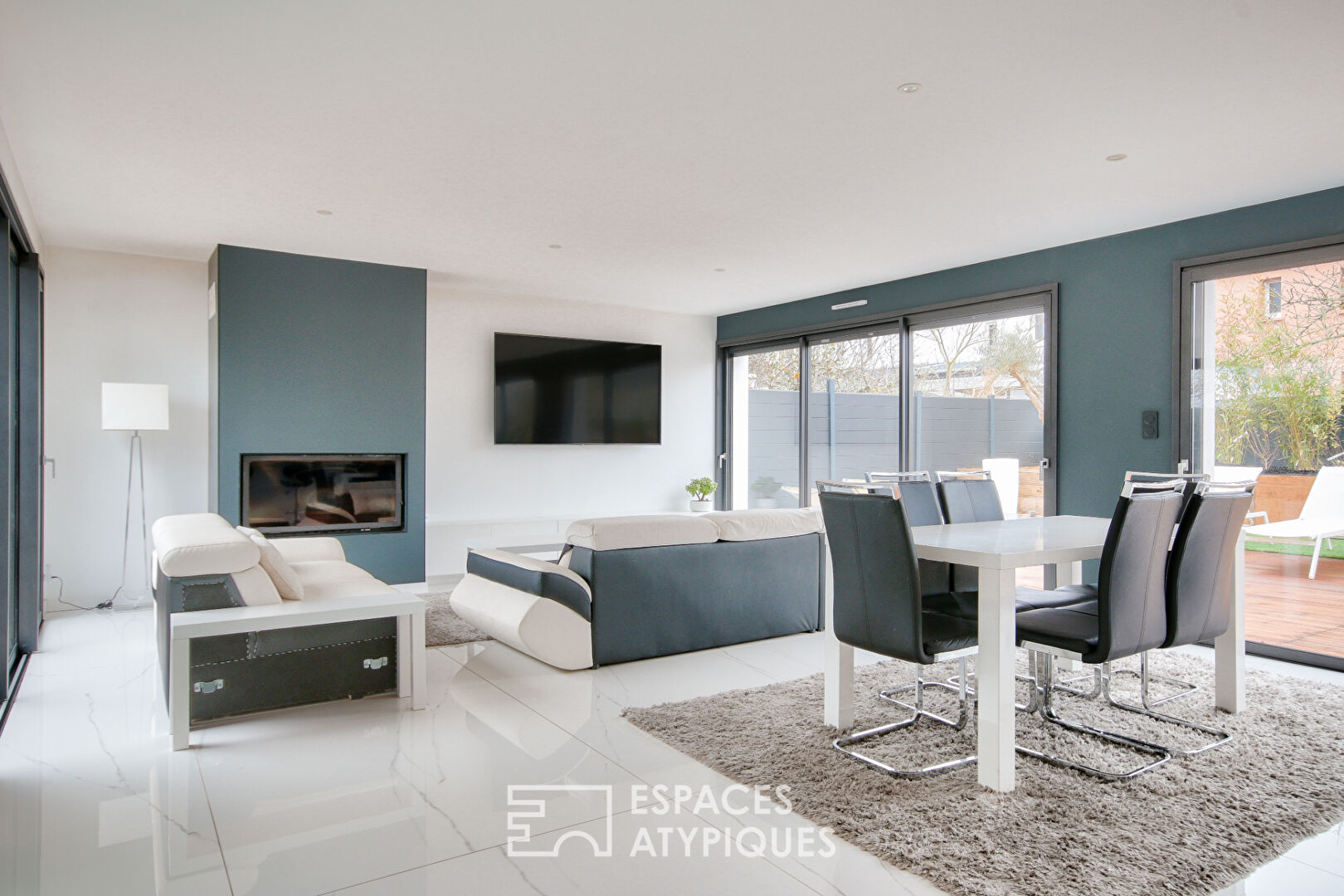 Maison contemporaine avec piscine intérieure et prestations haut de gamme à Vannes