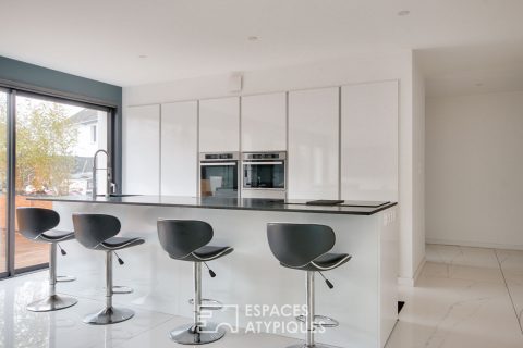 Contemporary house with indoor pool and high-end services in Vannes
