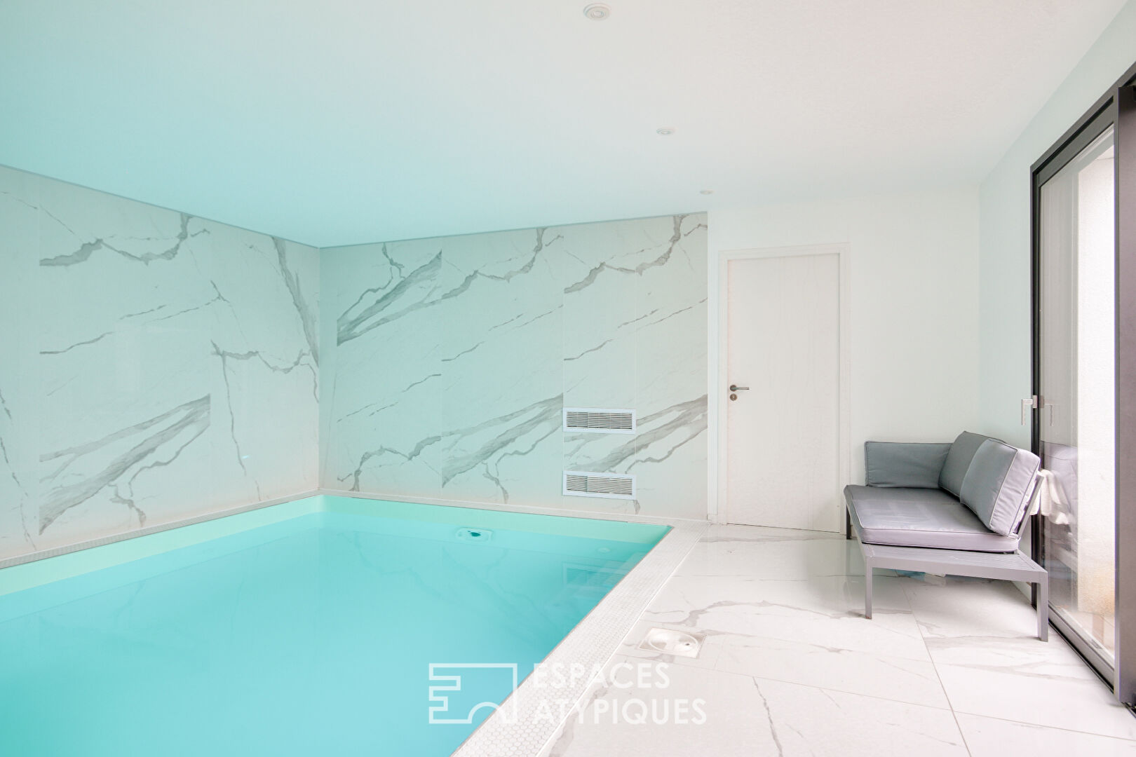 Maison contemporaine avec piscine intérieure et prestations haut de gamme à Vannes