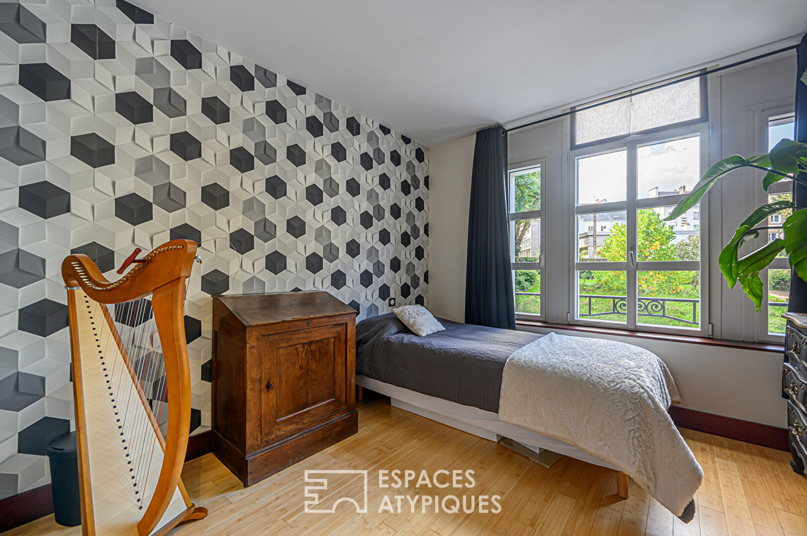 Exceptionnelle villa de caractère rénovée avec piscine en centre-ville