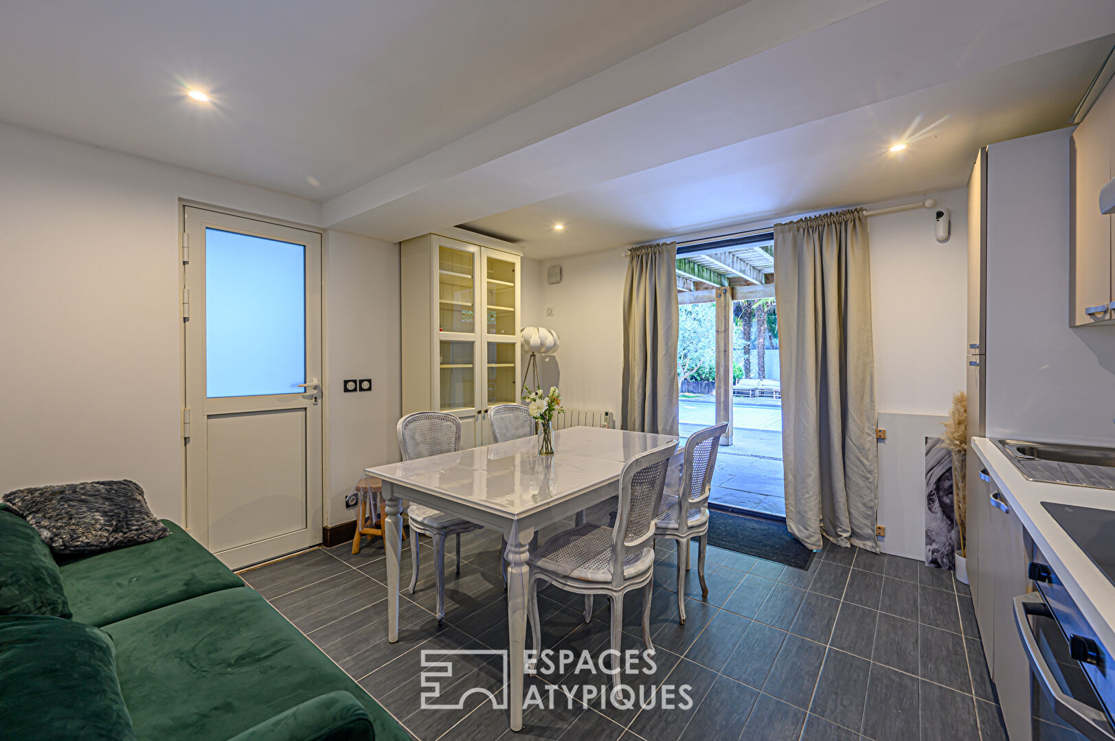 Exceptionnelle villa de caractère rénovée avec piscine en centre-ville