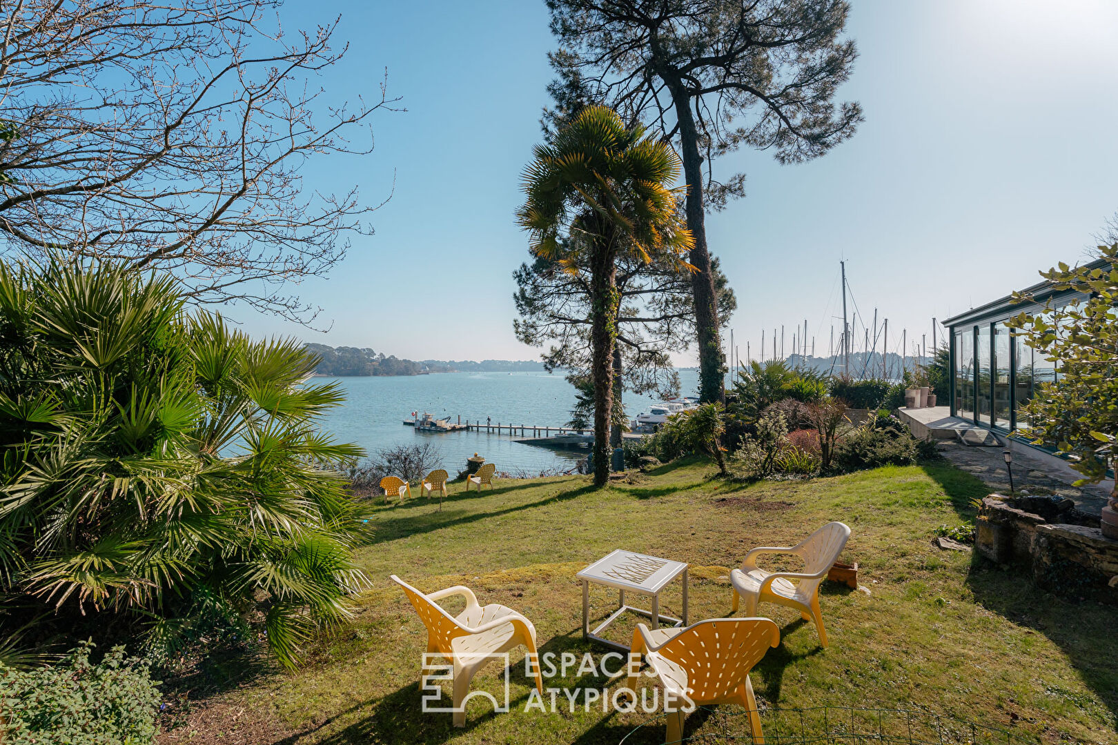 House with a dominant view of the Gulf of Morbihan in Baden