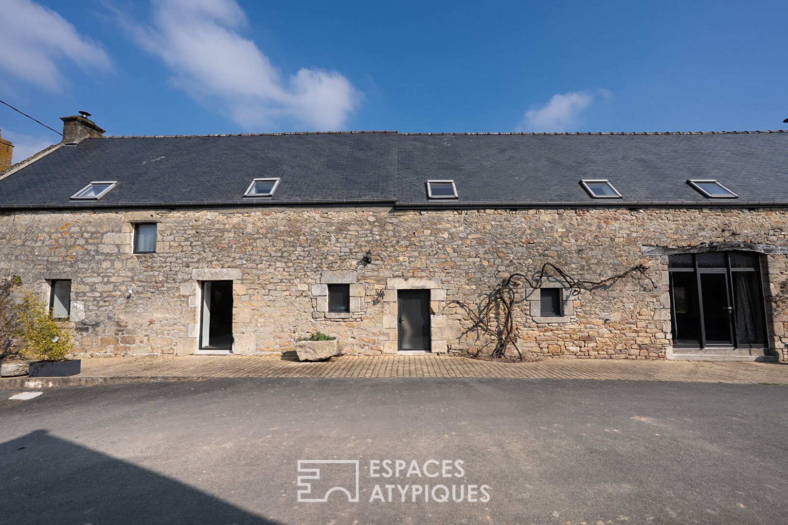 Superbe longère entièrement rénovée à quelques minutes de Pontivy