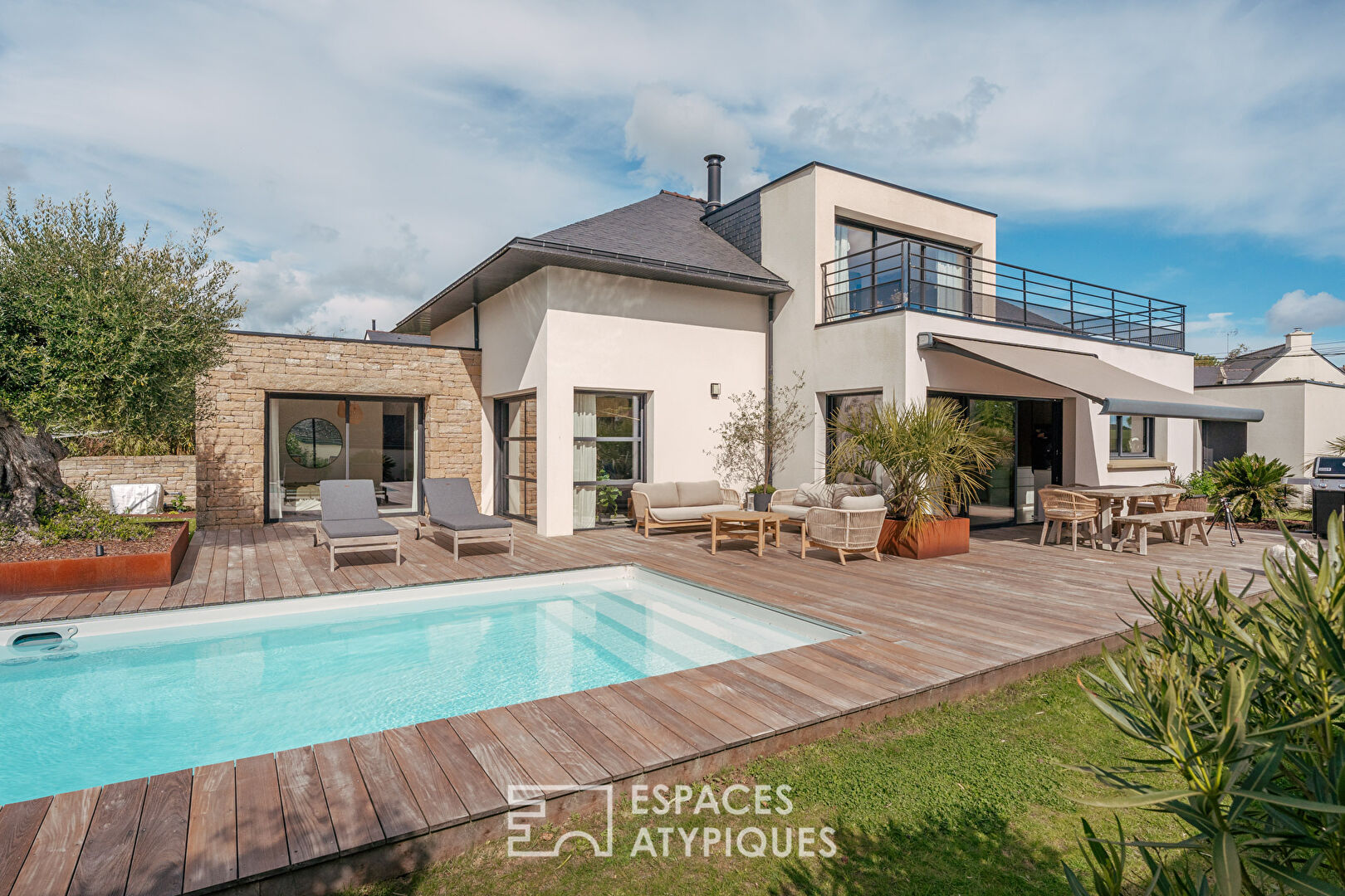 Baden : maison à l’architecture contemporaine avec piscine et jardin, proche du Golfe
