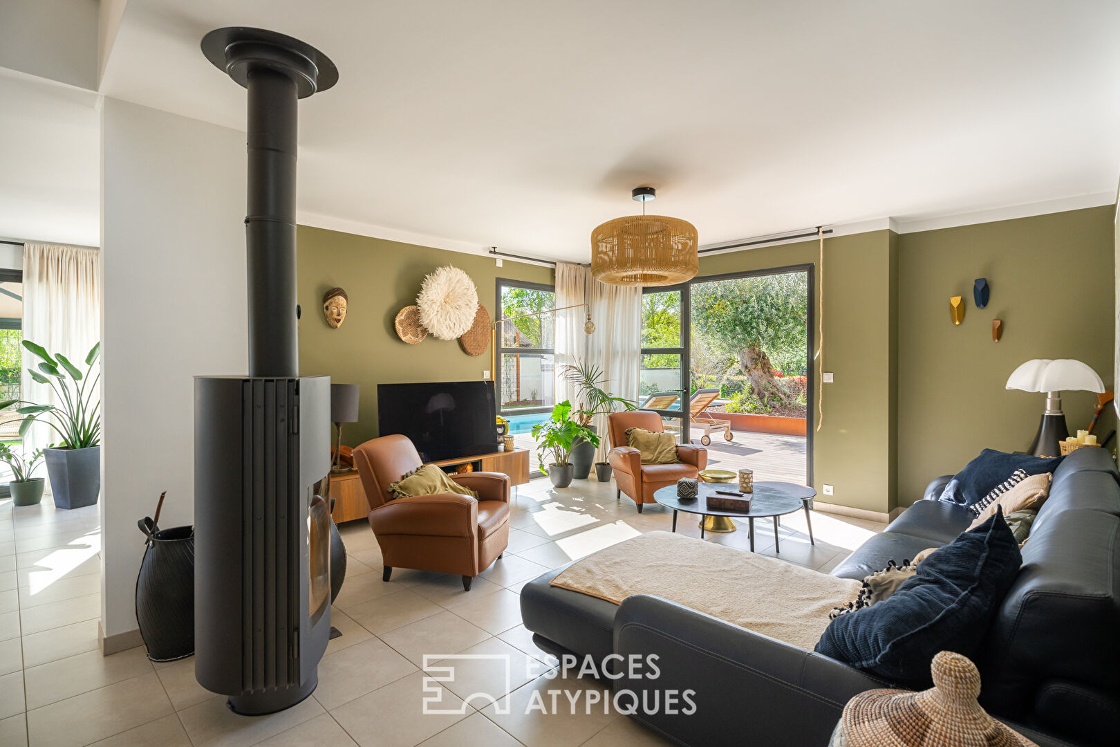 Baden : maison à l’architecture contemporaine avec piscine et jardin, proche du Golfe