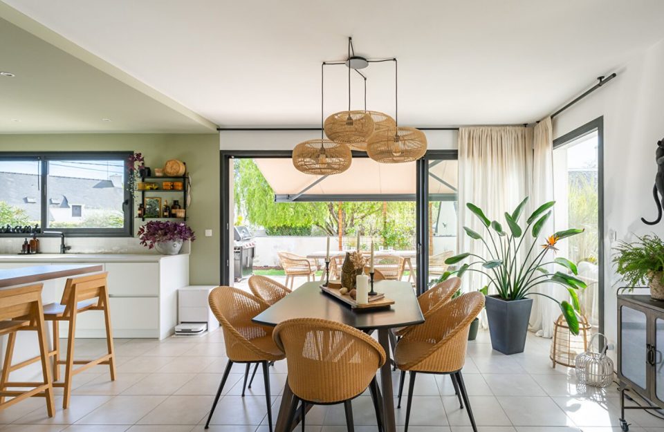 Baden : maison à l'architecture contemporaine avec piscine et jardin, proche du Golfe