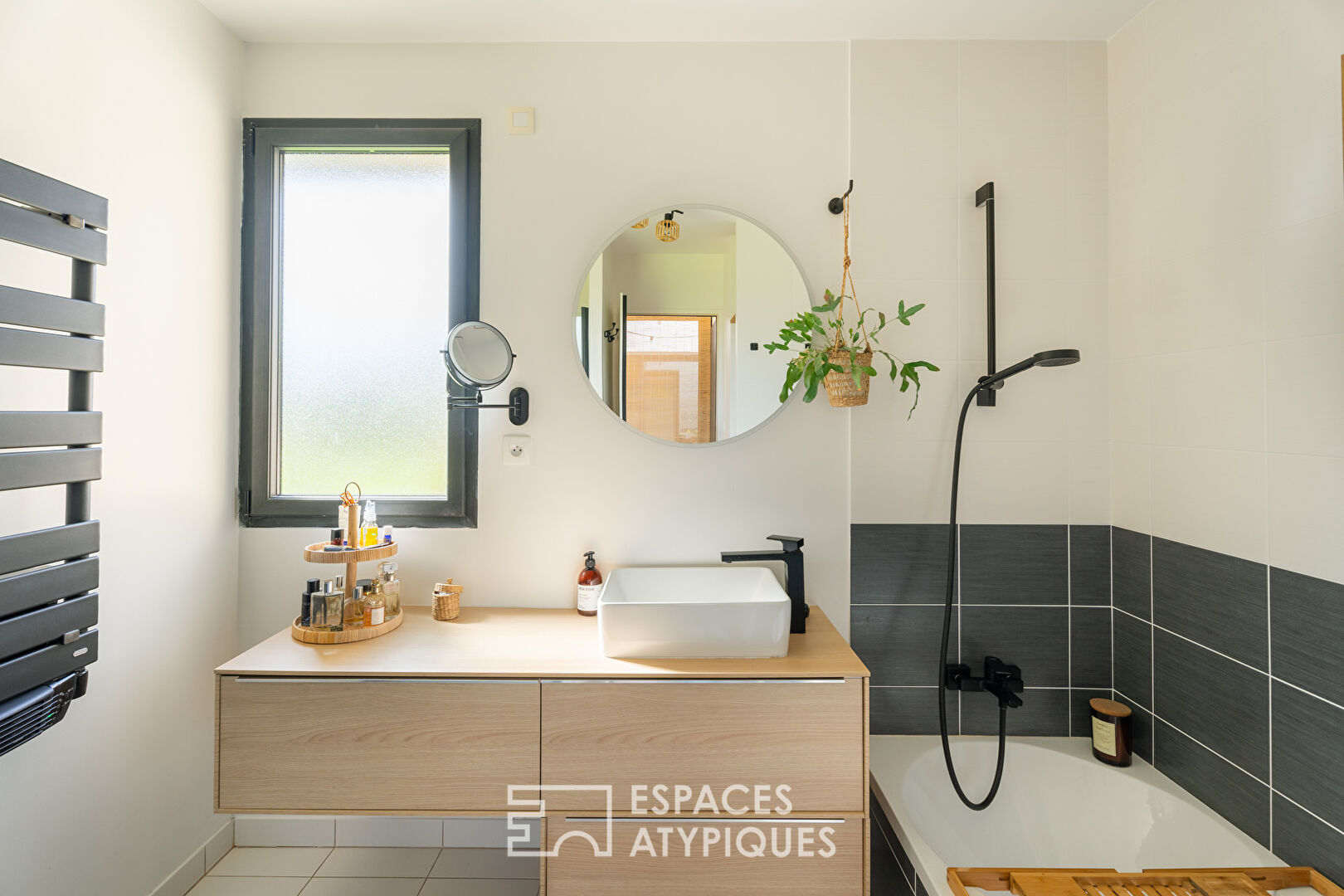 Baden : maison à l’architecture contemporaine avec piscine et jardin, proche du Golfe