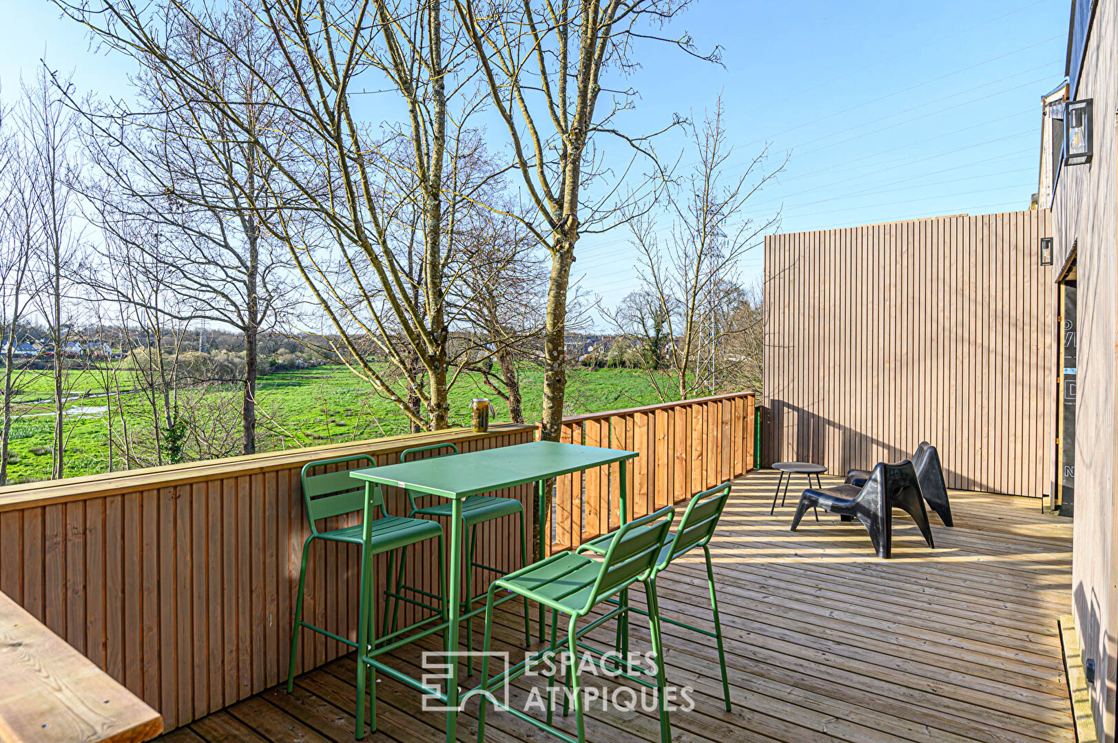 Ancien hangar réhabilité en loft moderne, spacieux et atypique !