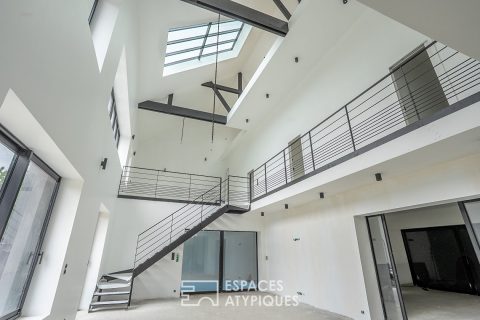 Contemporary loft facing the Blavet with swimming pool and roof terrace
