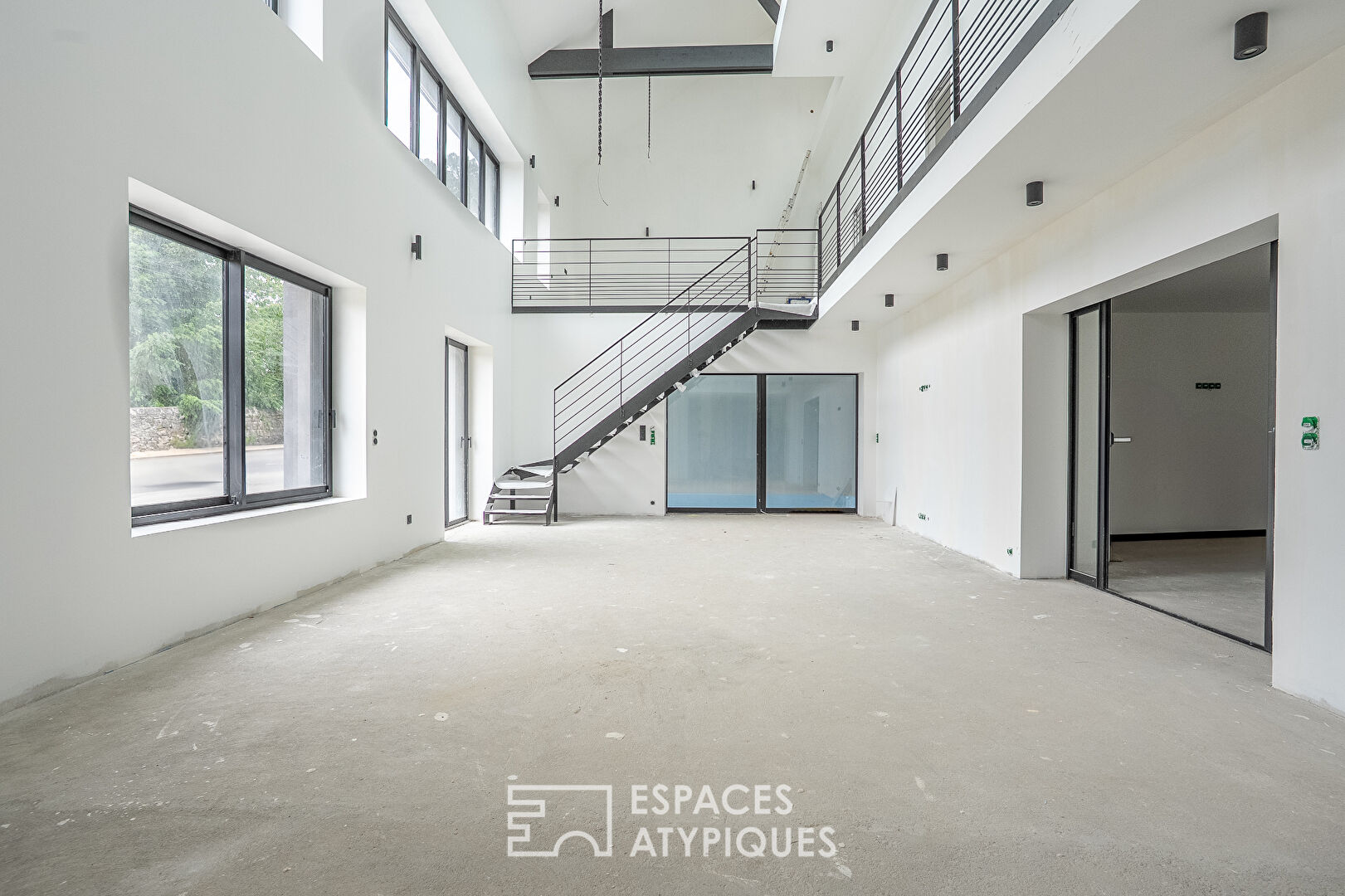Contemporary loft facing the Blavet with swimming pool and roof terrace