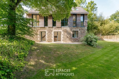 Grange du XVIe siècle réinventée avec élégance