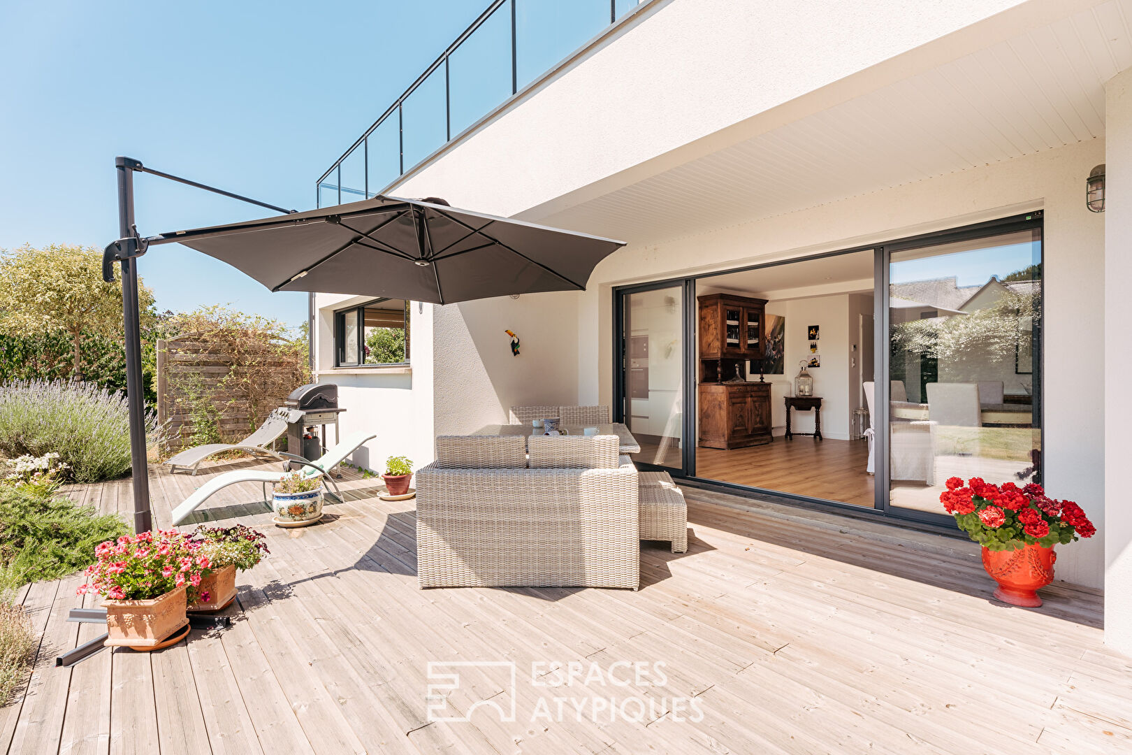 Contemporary house within walking distance of Banastère beach