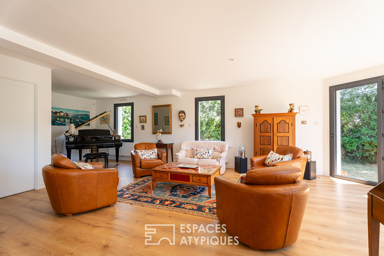 Contemporary house within walking distance of Banastère beach