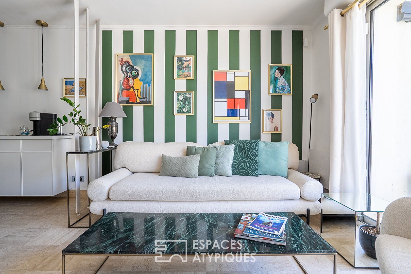 Luxury furnished apartment with terrace 500 m from the beaches