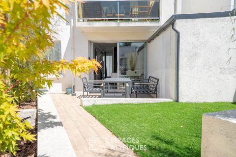 Luxury furnished apartment with terrace 500 m from the beaches