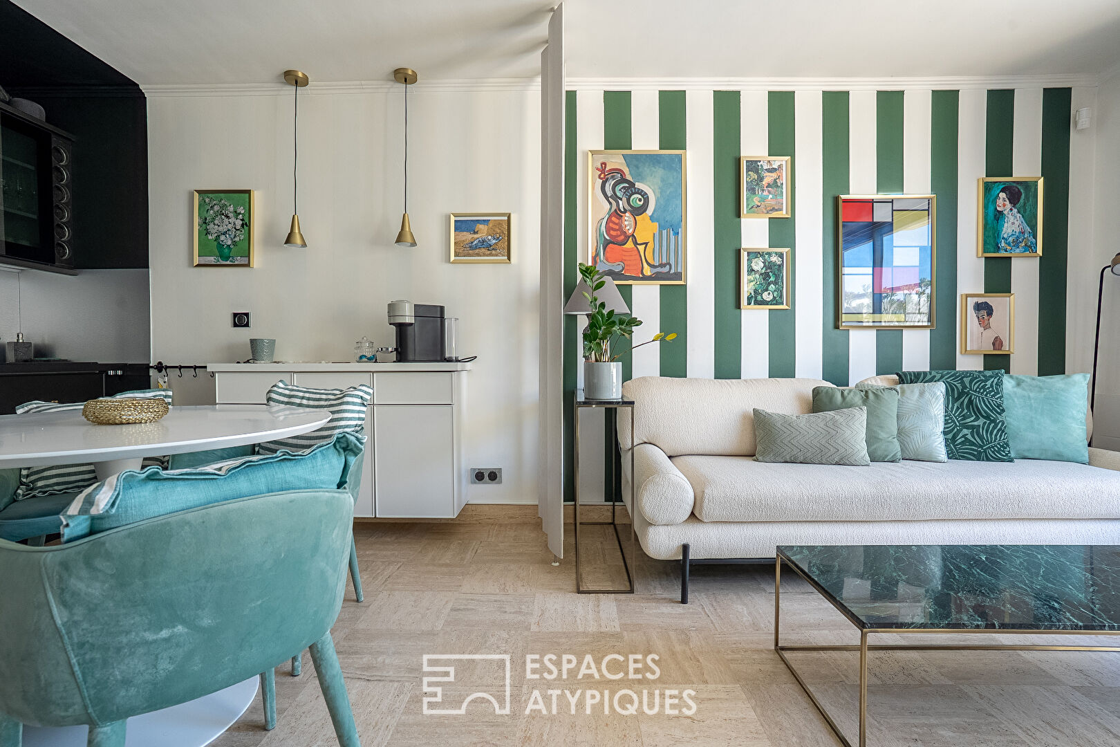 Luxury furnished apartment with terrace 500 m from the beaches