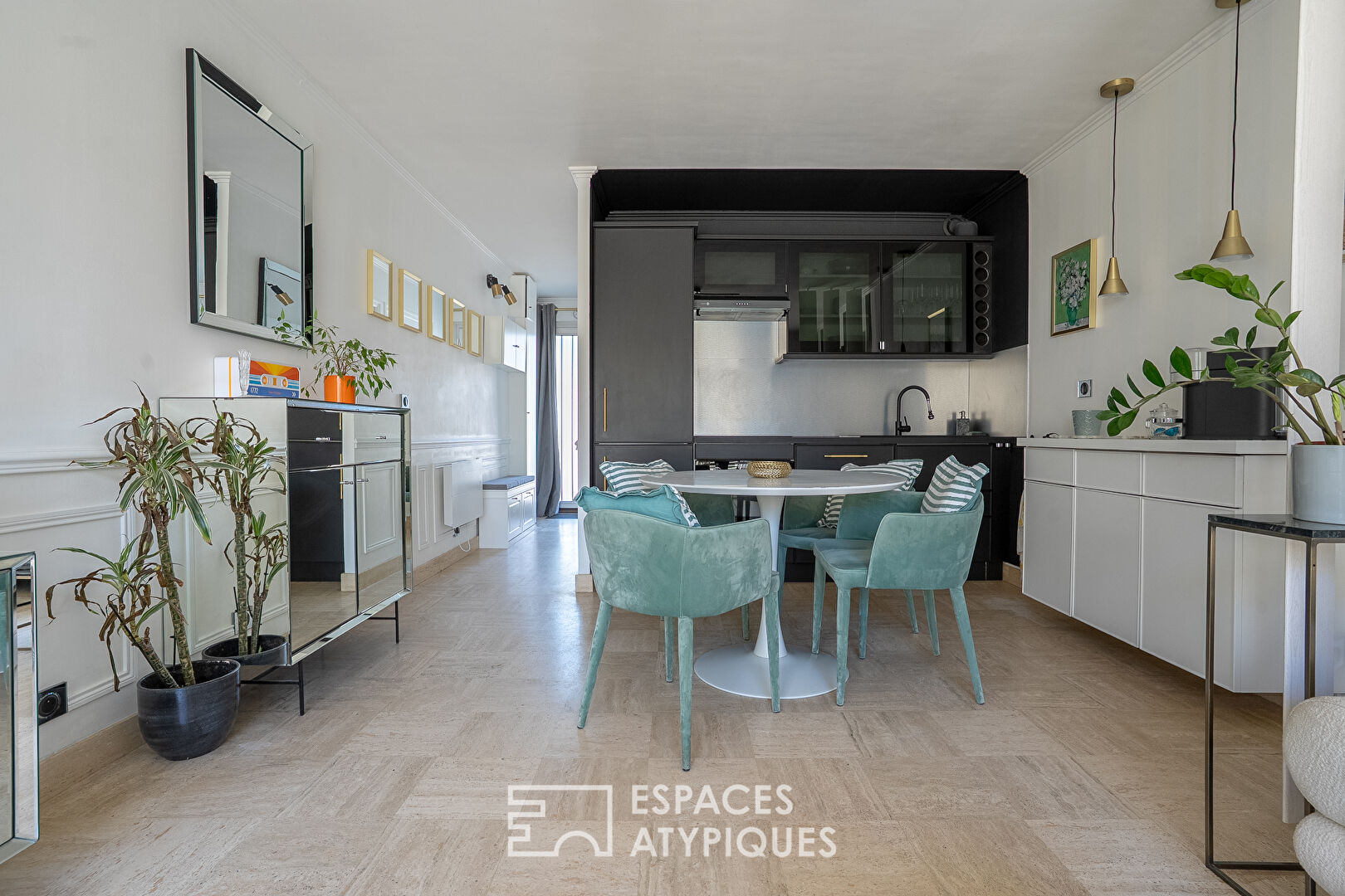 Luxury furnished apartment with terrace 500 m from the beaches