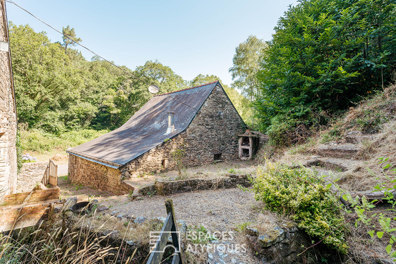 Ancien moulin à eau près de Rochefort-en-Terre à rénover
