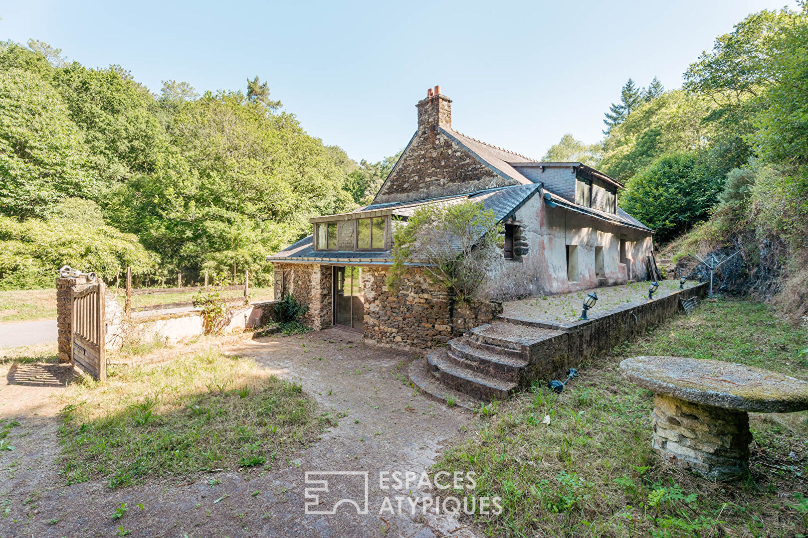Ancien moulin à eau près de Rochefort-en-Terre à rénover