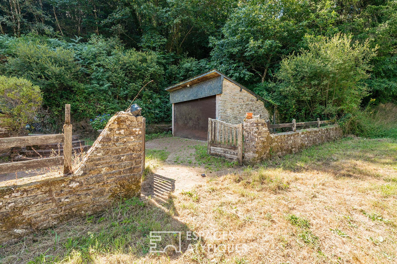 Ancien moulin à eau près de Rochefort-en-Terre à rénover