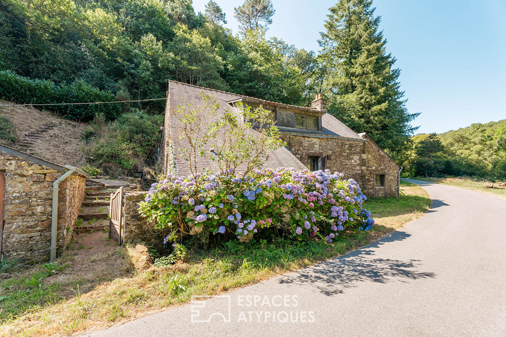 Ancien moulin à eau près de Rochefort-en-Terre à rénover