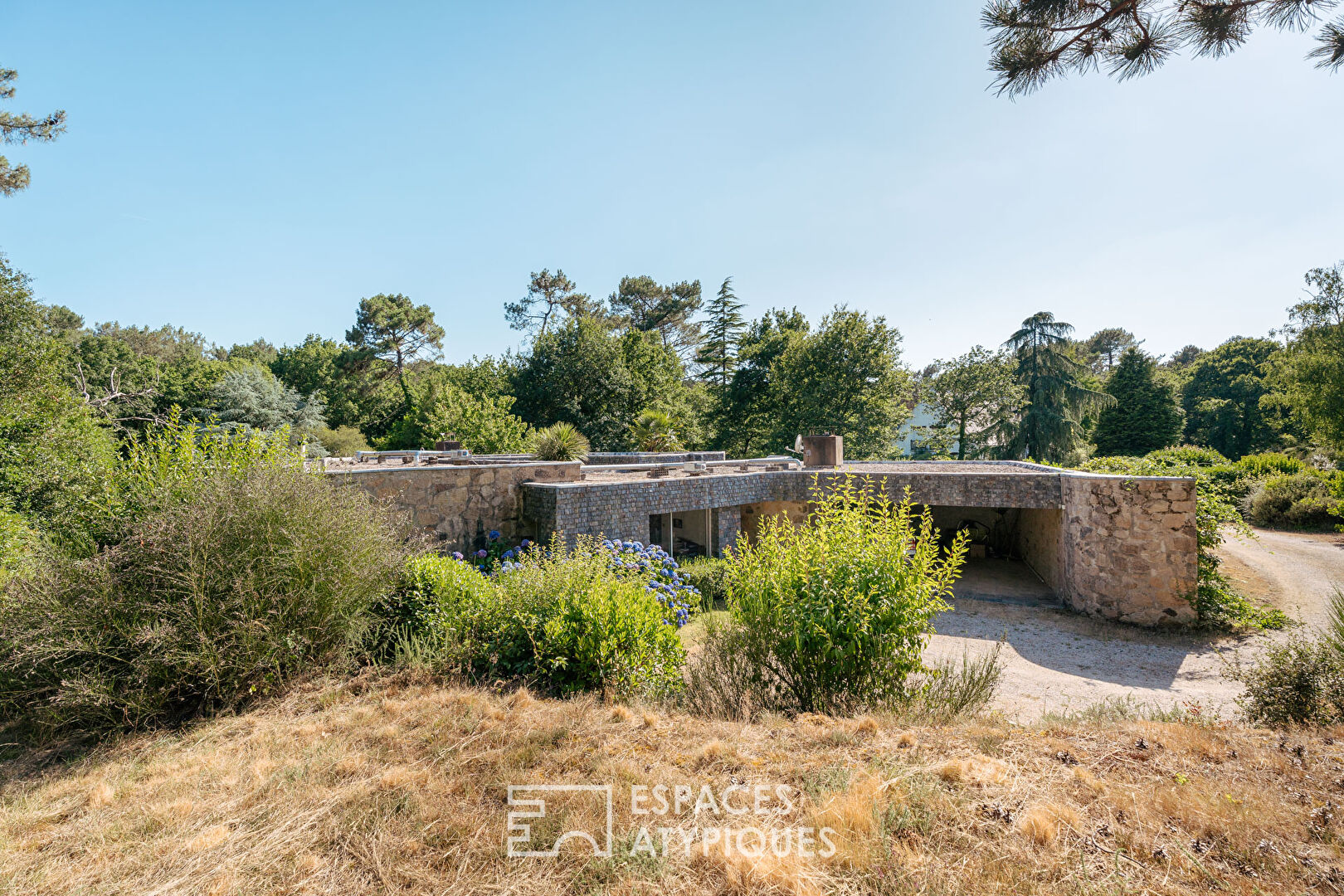 Maison de plain-pied de 183m2, signée Yves Guillou, au calme d’une impasse