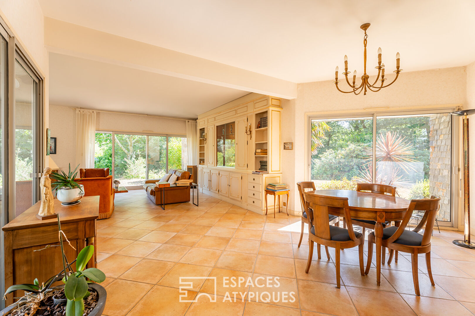 Maison de plain-pied de 183m2, signée Yves Guillou, au calme d&rsquo;une impasse