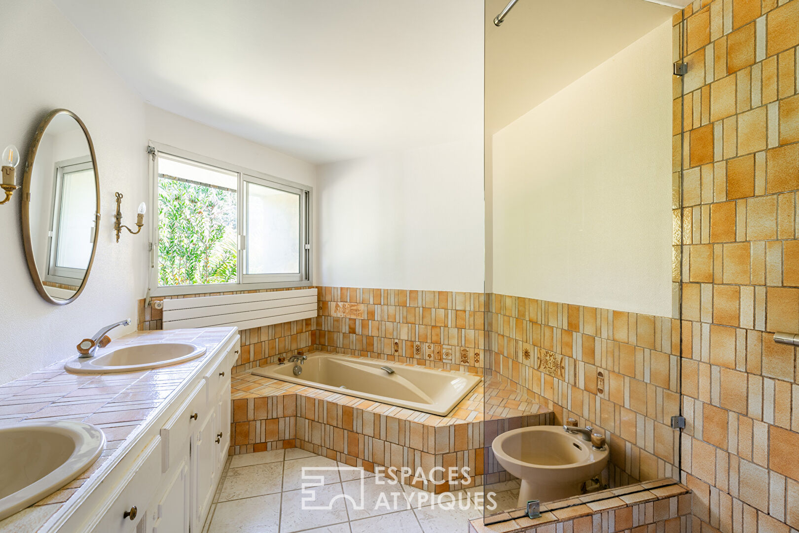 Maison de plain-pied de 183m2, signée Yves Guillou, au calme d&rsquo;une impasse