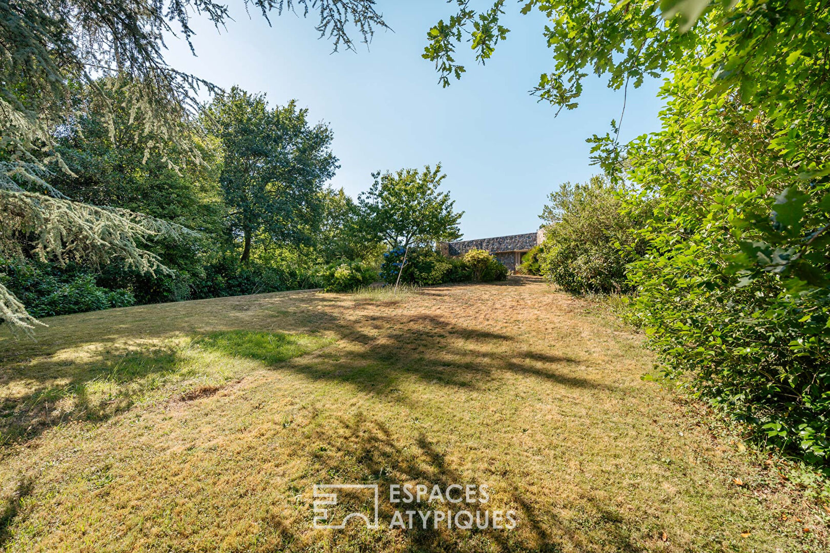 Maison de plain-pied de 183m2, signée Yves Guillou, au calme d&rsquo;une impasse