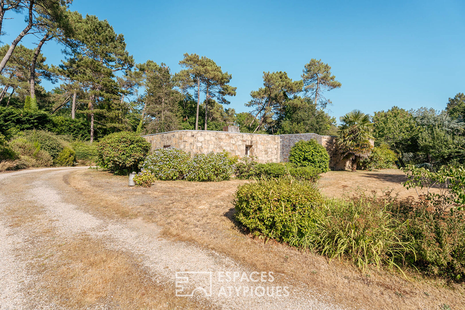 Maison de plain-pied de 183m2, signée Yves Guillou, au calme d&rsquo;une impasse